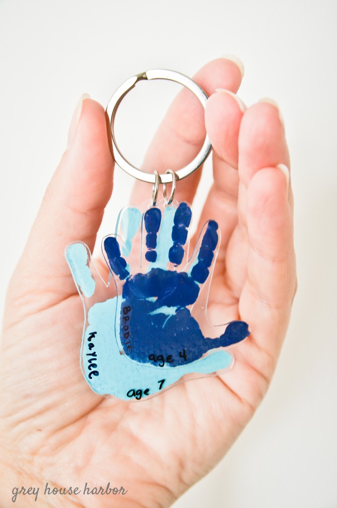 DIY Handprint Keychain - great gift idea! | greyhouseharbor.com