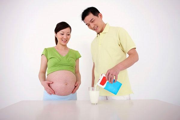 3 tháng đầu thai kỳ lựa chọn sữa bà bầu như thế nào