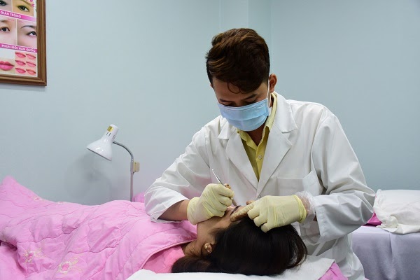  Thẩm Mỹ Việt Nam sẽ thay chị em thực hiện điều đó và luôn đưa tiêu chí an toàn lên hàng đầu, mang lại vẻ đẹp hoàn mỹ, không tác dụng phụ cho mỗi khách hàng.