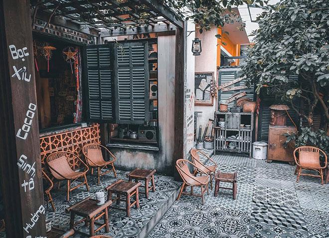Ảnh có chứa văn bản, màu cam, đồ nội thất, đá sỏi

Mô tả được tạo tự động