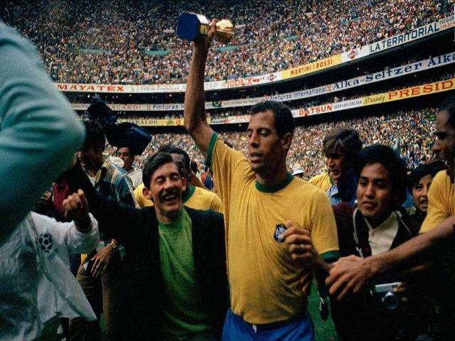 Brazil đạt được cup Jules Rimet vào năm 1970