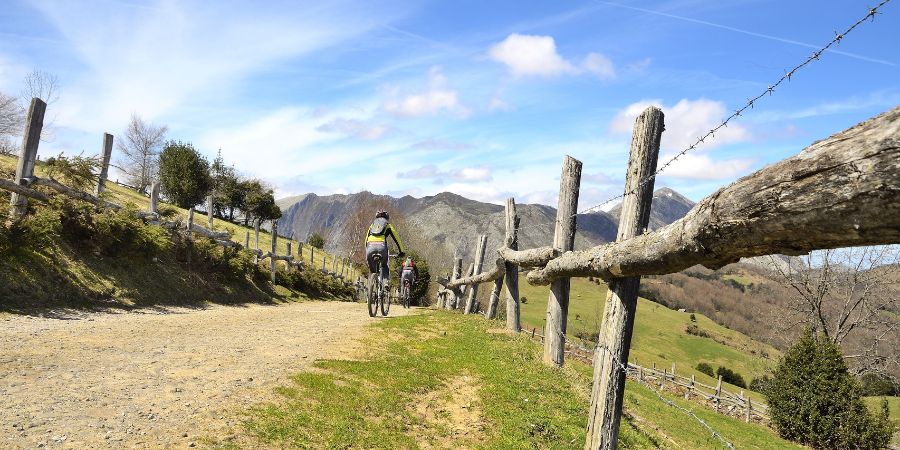 relaxing tourism: cycling route in Asturias