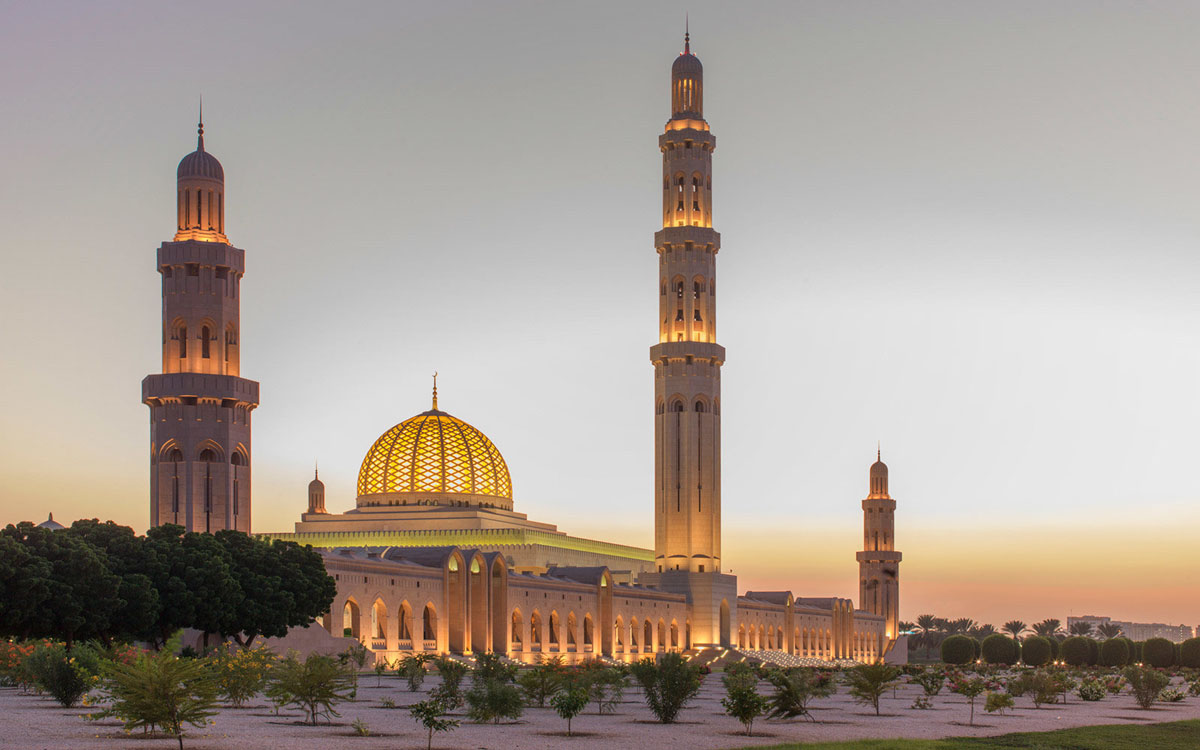 tourist places in Oman, Sultan Qaboos Grand Mosque, sunset