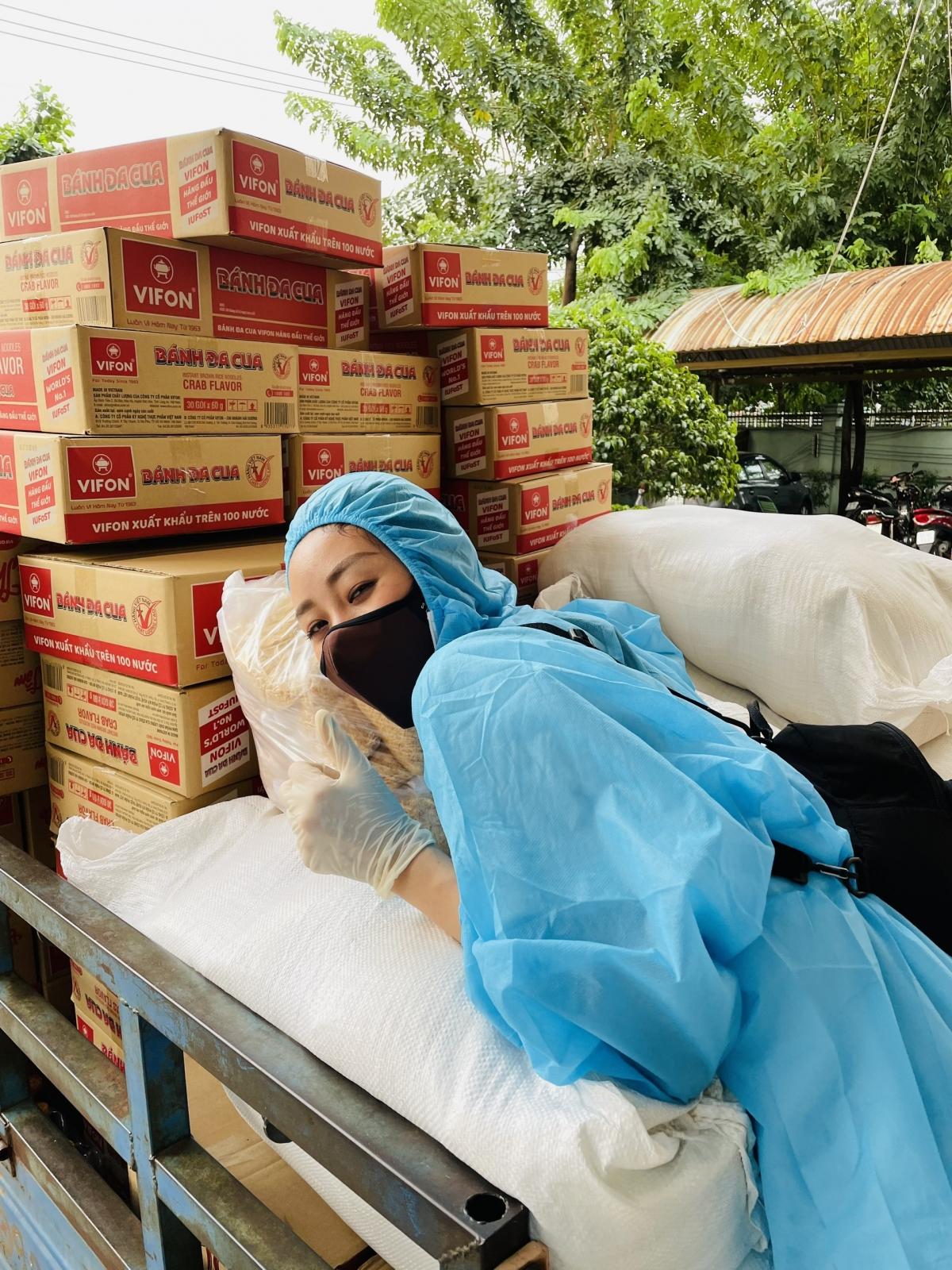 Hoa hậu Khánh Vân tiếp tục hỗ trợ người dân có hoàn cảnh khó khăn tại TP.HCM