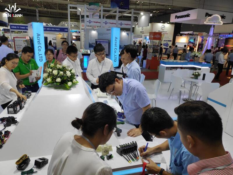 Khách hàng tiến hành thanh toán toàn bộ chi phí