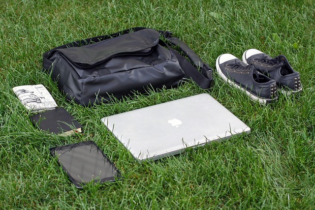 hacks for packing  suitcase - laptop goes into carryon