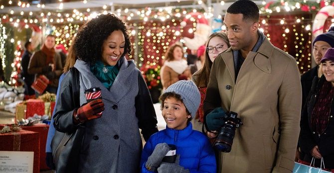 Still from the film "Christmas Miracle" (2019)