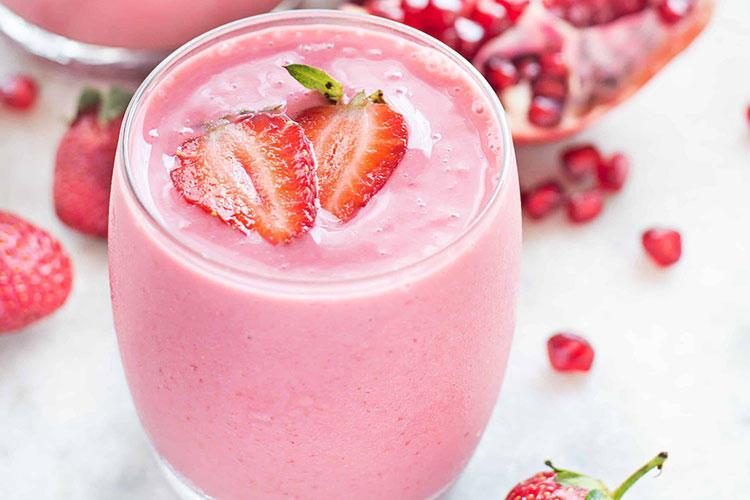 Sinh tố dâu tây đơn giản, bắt mắt