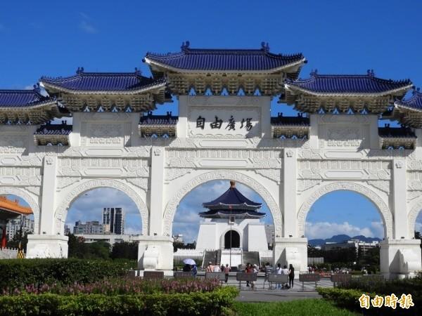 民進黨立委蔡易餘今日在立法院司法及法制委員會表示,中正紀念堂這5個字,應該改成「獨裁者時代公園」,這樣改沒有什麼不對,全世界都知道蔣介石就是一個獨裁者。(資料照)