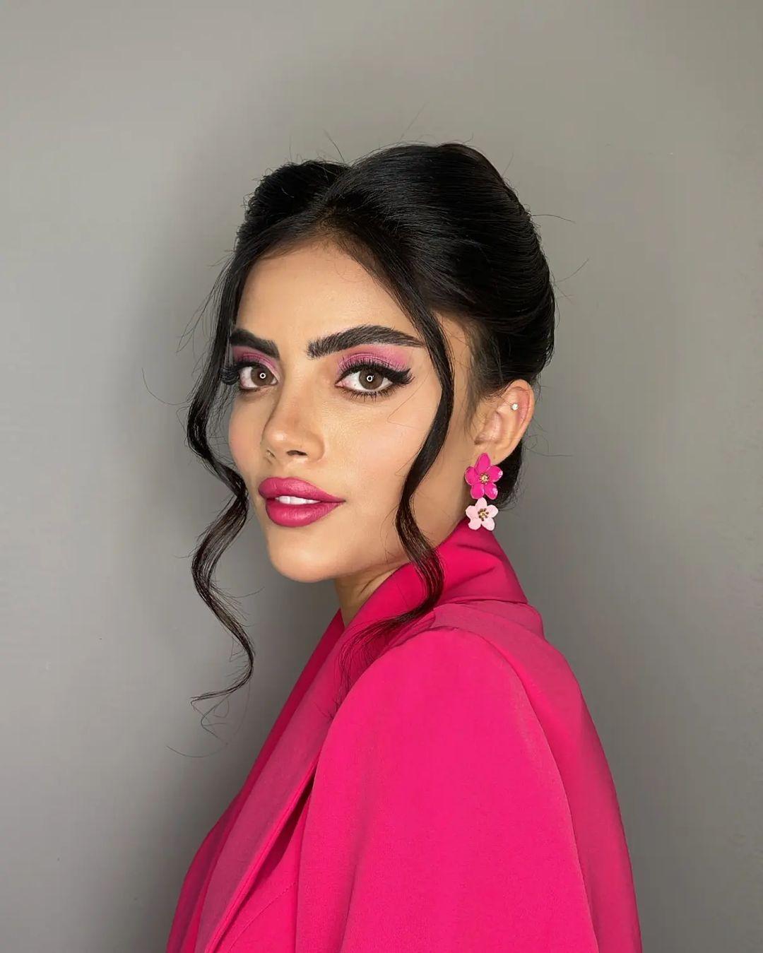 Bold Pink Makeup