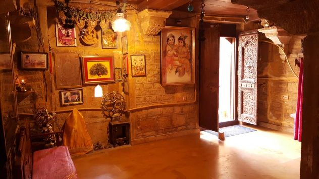 Stay in a Luxury Room at Jaisalmer - Hotel The Golden House