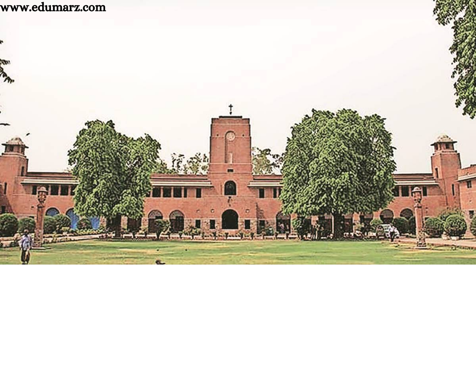 Protest by students outside St Stephen's college for conducting interviews with CUET exam
