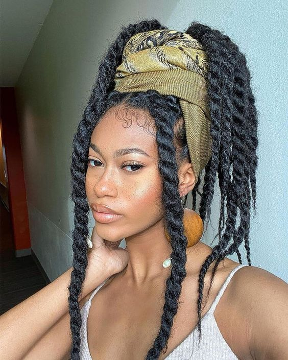 lady wearing Senegalese twists