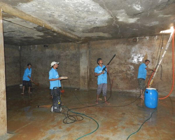 thau rửa bể nước tại Hoàn Kiếm