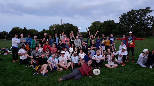 A happy photo showing a lot of Frisbee players all smiling together