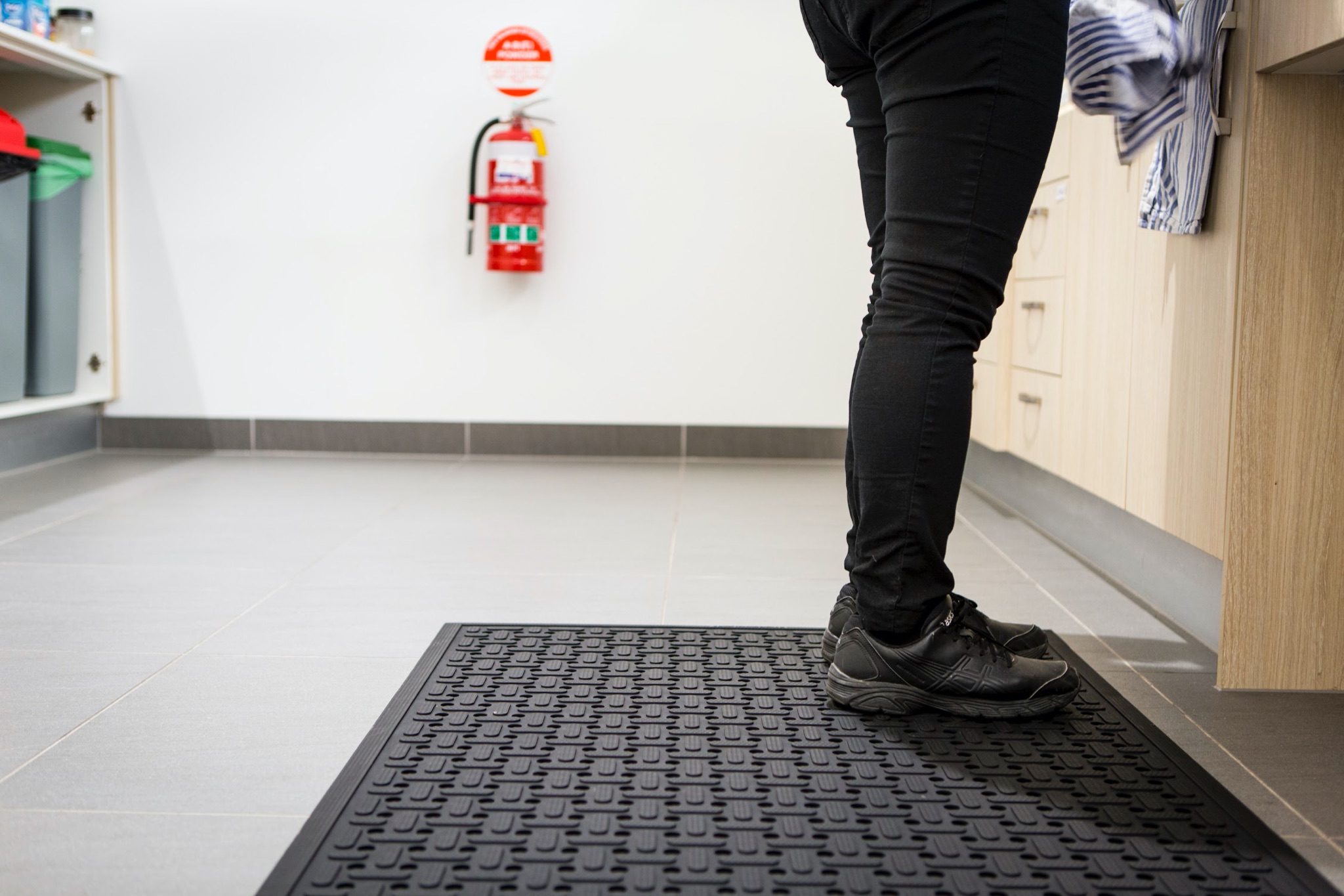 The Many Benefits of Nitrile Rubber Backing on Floor Mats