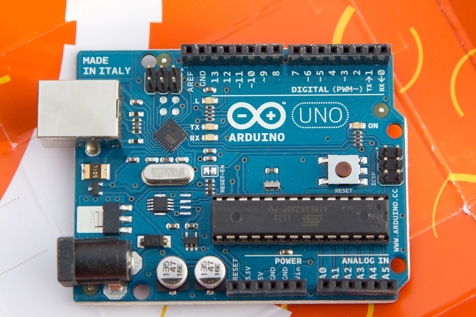 Arduino_UNO_unpacked.jpg