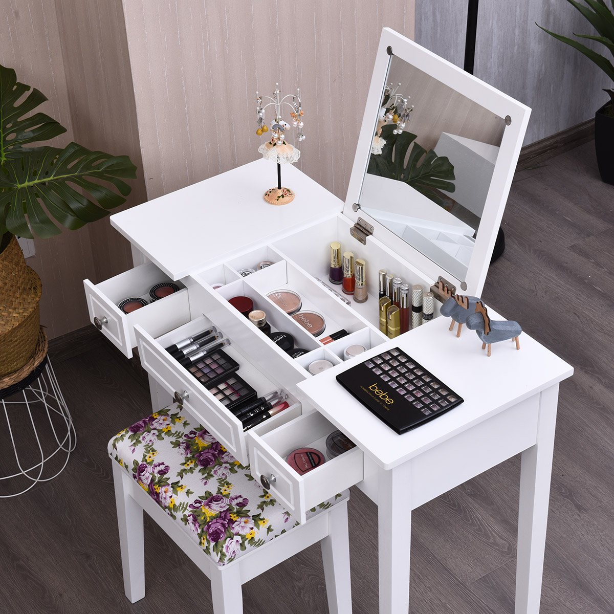 Kích thước là một trong những tiêu chí quan trọng để lựa chọn bàn phấn công chúa