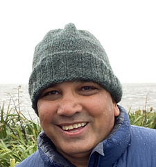 man wearing a simple knitted hat