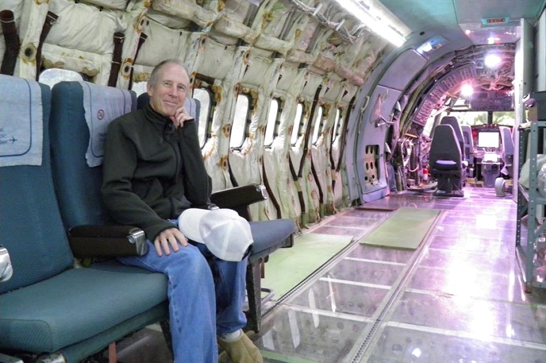 Aircraft Converted into Private Home - Incredible Amount of Space