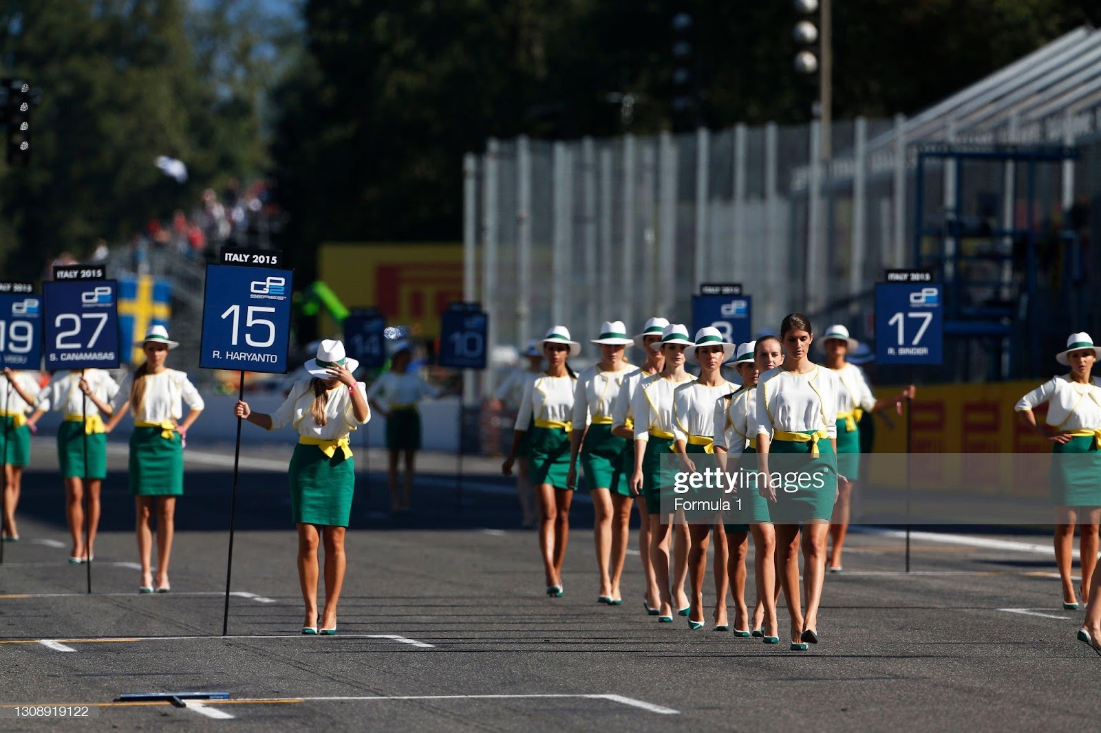 D:\Documenti\posts\posts\Women and motorsport\foto\Getty e altre\Monza\series-round-8-autodromo-di-monza-italy-sunday-6-september-2015-grid-picture-id1308919122.jpg