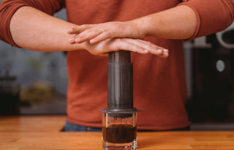 Menggunakan Aeropress