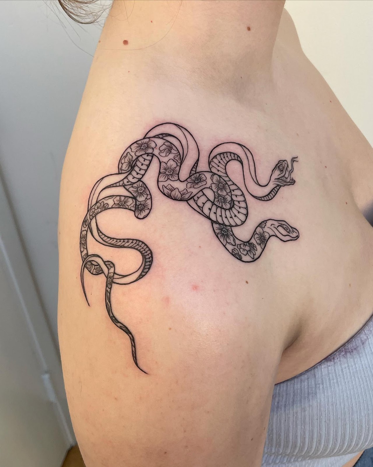 Twisty Snakes Classy Shoulder Tattoos Female