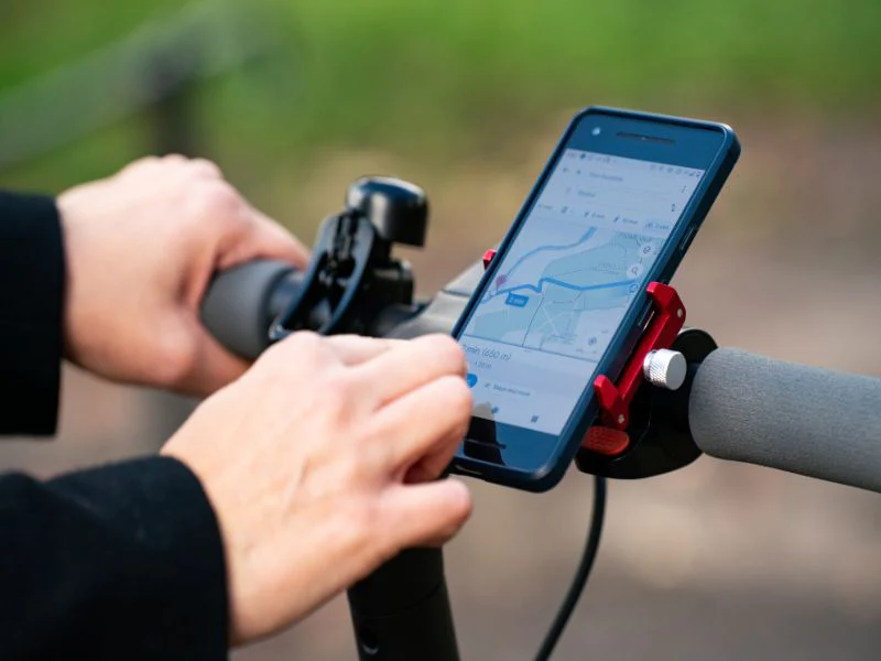 5 must-have electric scooter accessories, phone mount electric scooters