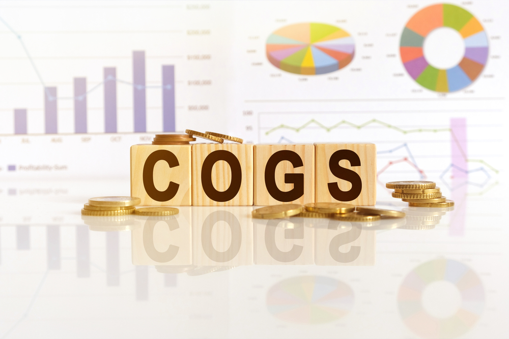 Seluruh biaya langsung yang terkait dengan proses produksi suatu produk dihitung dalam COGS.