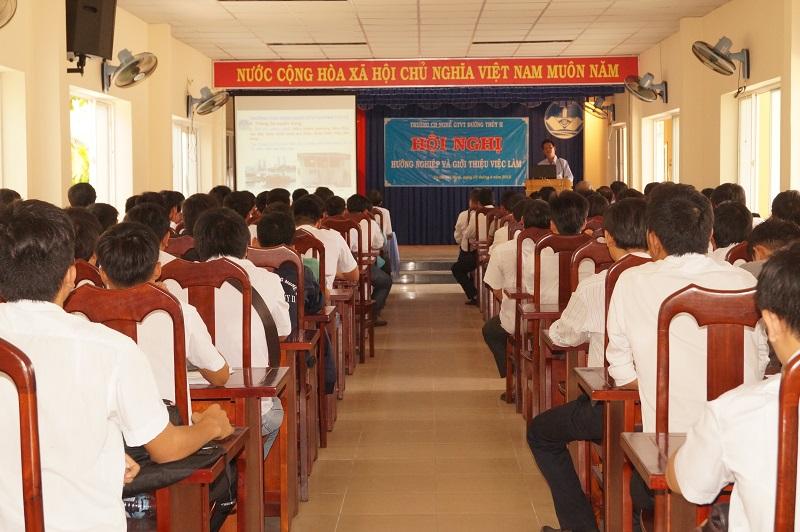D:\QTWeb\HINH ANH\HUONG NGHIEP & GIAI QUYET VIEC LAM\DSC05493new.jpg
