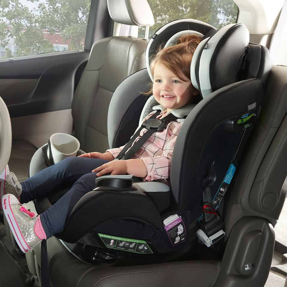 Cách sử dụng ghế ngồi ô tô cho bé (ảnh minh họa)