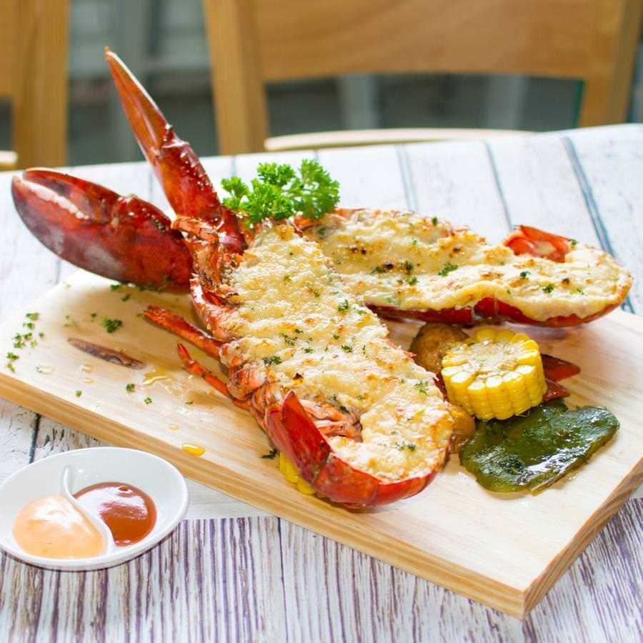 Buffet tôm hùm nướng mọi hoặc nướng phô mai.