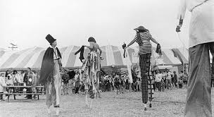 Échassiers de La Baie-Saint-Paul o inicio do Cirque Du Soleil. 