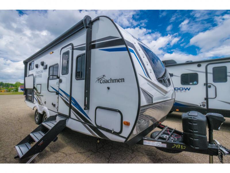Find more amazing deals on travel trailers for sale at Gillette’s RV today.