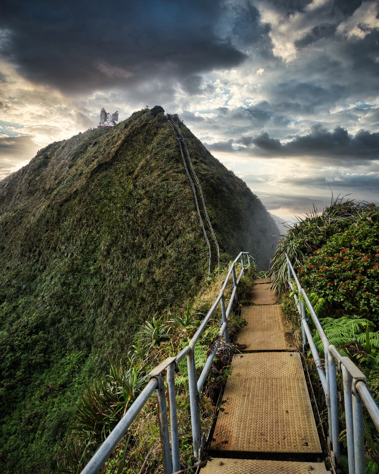 Instagrammable photo spot: Haiku Stairs of Oahu