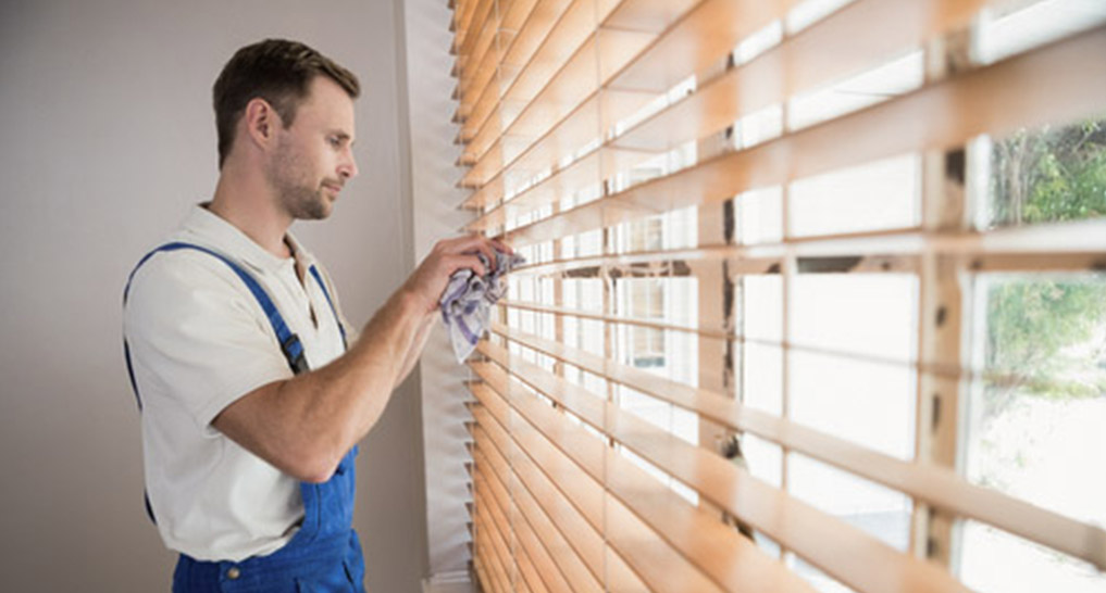 tips and tricks to clean window blinds easily