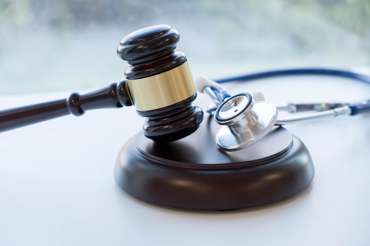 stark law examples - stethoscope and gavel