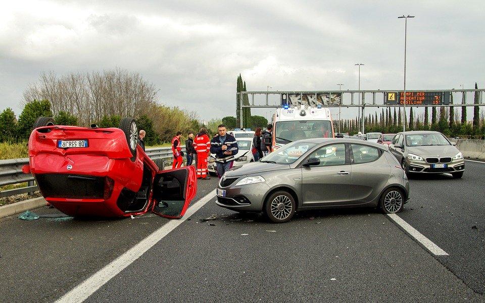 Accidente De Coche, Choque, Roma, Carretera