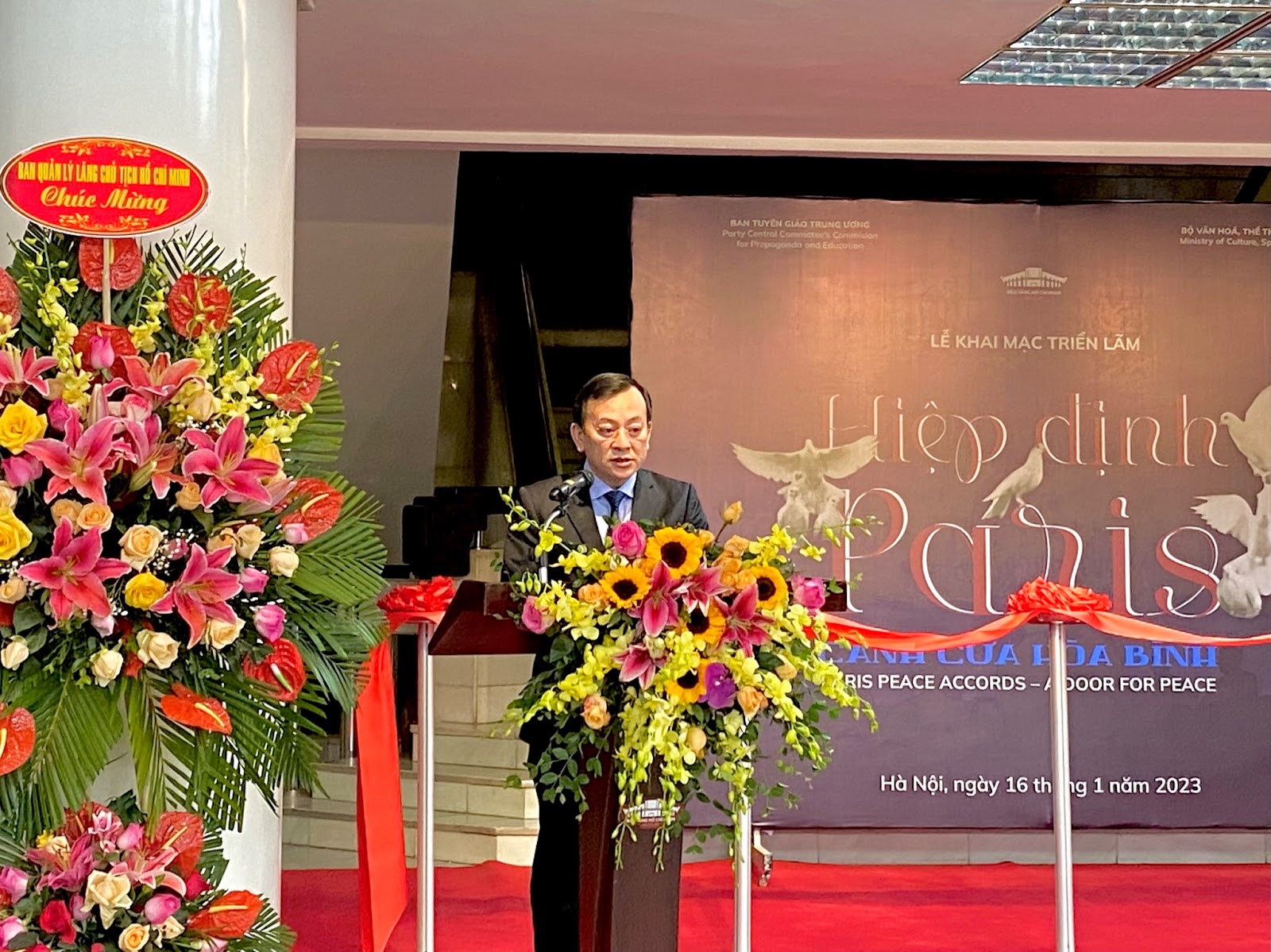 Triển lãm “Hiệp định Paris - Cánh cửa hoà bình”: Giới thiệu tới công chúng hơn 250 tư liệu - Ảnh 3.