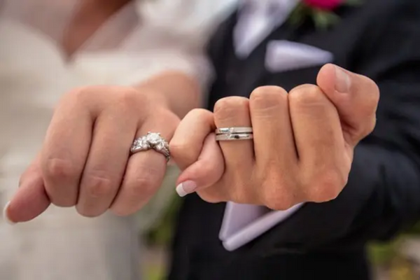วิธีดูแลรักษาแหวนแต่งงาน 2