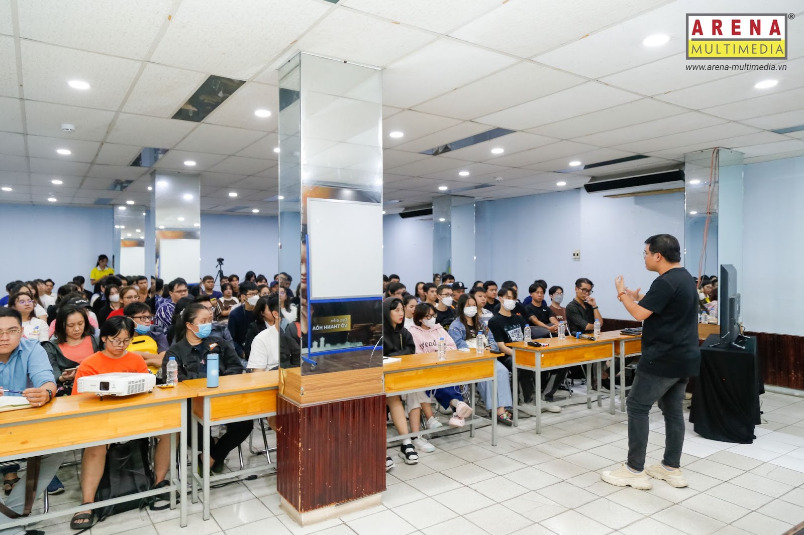 Hơn 100 bạn trẻ học cách “Làm phim 0 đồng” từ A đến Z cùng Đạo diễn Võ Thanh Hòa