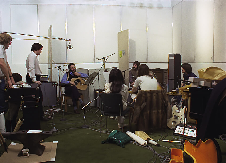 Nos estúdios Twickenham, os Beatles tentavam esconder conversas atrás de barulho e microfonia