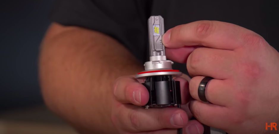 HID VS. LED HEADLIGHT BULBS - WHICH IS BETTER?