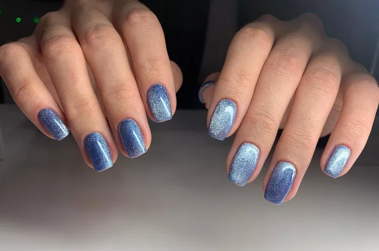 uñas azul marino