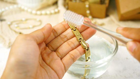 4 Ways to Clean Gold Jewelry - wikiHow