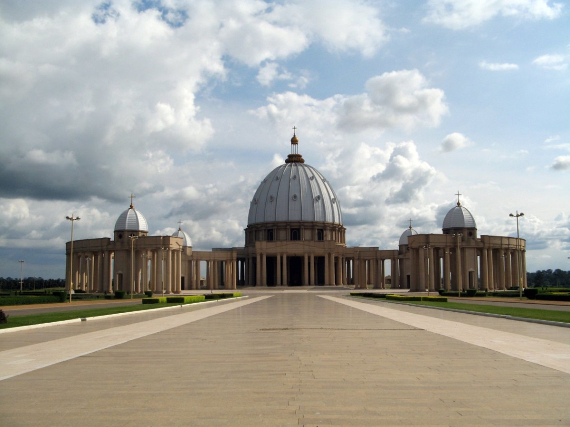 Nhà thờ Công giáo cao nhất thế giới tọa lạc ở Châu Phi