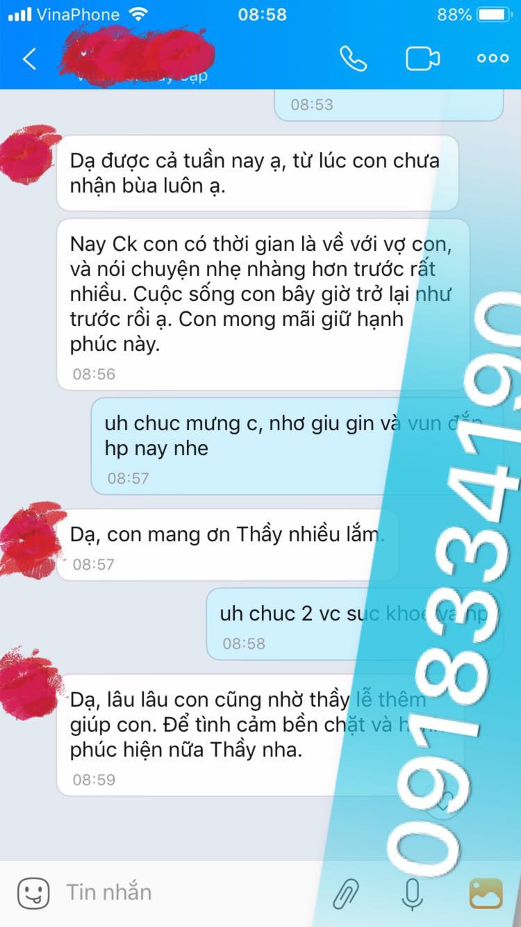 Có mùi lạ trên cơ thể hoặc có sự thay đổi về mùi nước hoa trên cơ thể.