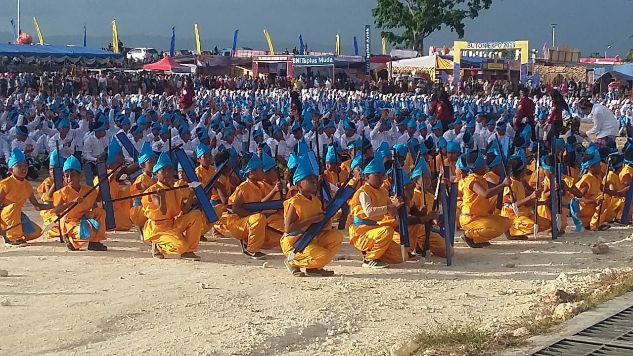 Mengenal Tarian Kolosal Bernama Ponare