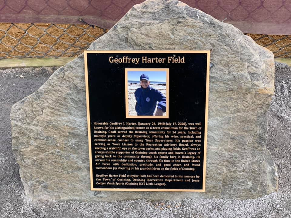 A photo of a stone inset with a plaque honoring the late former Town Councilman Geoff Harter, just outside of the Ryder Park field dedicated in his honor in 2021. 