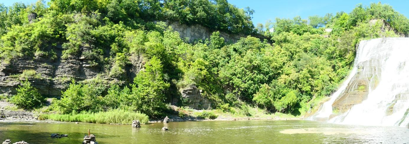 Ein Bild, das Baum, draußen, Wasser, Gras enthält.

Automatisch generierte Beschreibung